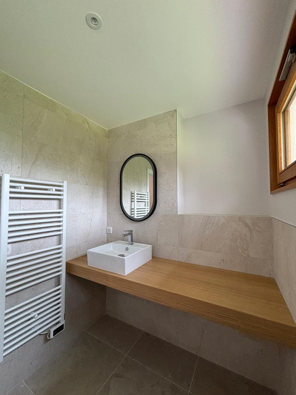 Salle de bain carrelée
